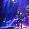 Doug Aldrich (v ospredju) med nastopom Whitesnake, Zagreb (Hrvaška), 15.06.2013