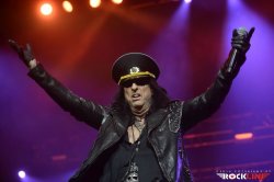 Alice Cooper udeležen v avtomobilski nesreči