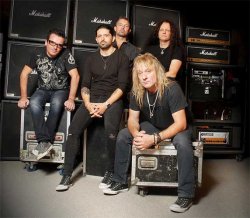 CoreLeoni stopajo pod okrilje Frontiers Records!