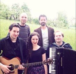 V skupino Flora & Paris vstopil nov glas 