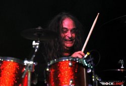 Raven na prihajajočih koncertih z menjavo na bobnarskem mestu!