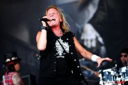 Pretty Maids pevec v bolnišnici zaradi udarca v glavo! 