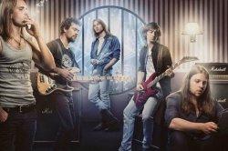 Top Stripper s prvim singlom in videospotom