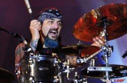 Na zadnji Twisted Sister turneji bo bobnal Mike Portnoy