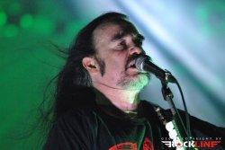 Basist in pevec zasedbe Carcass z zlomljenim mezincem!