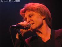 Odlični John Waite prepeval peščici sredi Graza (2009)