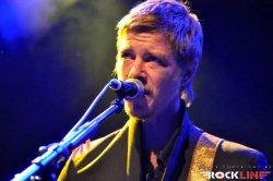 Paul Banks tudi brez Interpolov uspešen (2013)