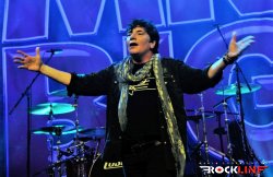 Mr. Big v Kino Šiška obujali nekatere najbolj slikovite trenutke svoje kariere (2018)